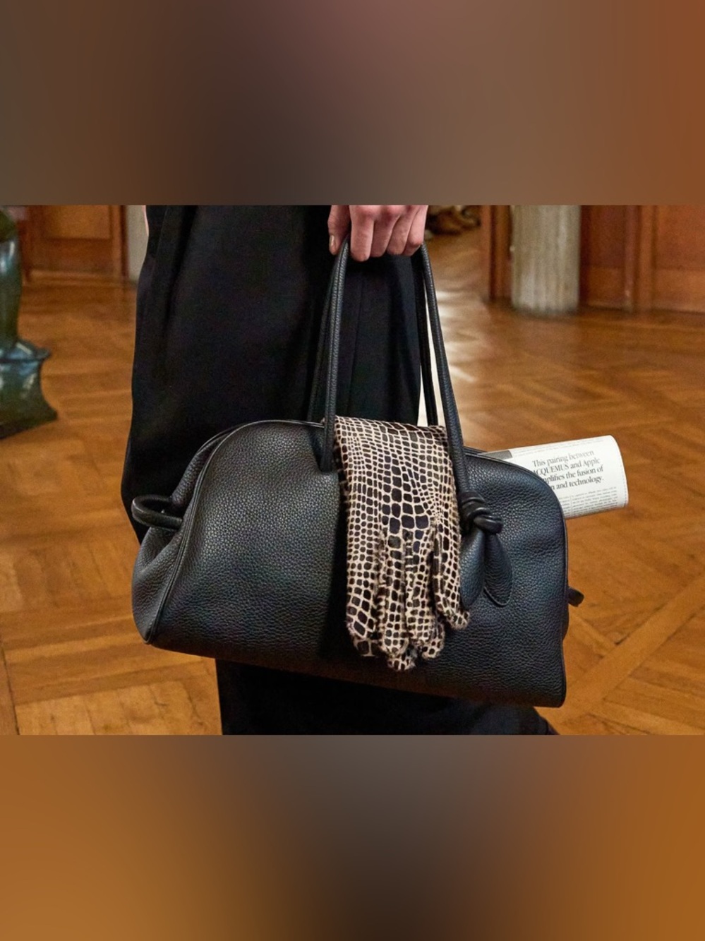 Like New, Jacquemus Turismo Handbag in black grained calfskin - Picture 7 of 7